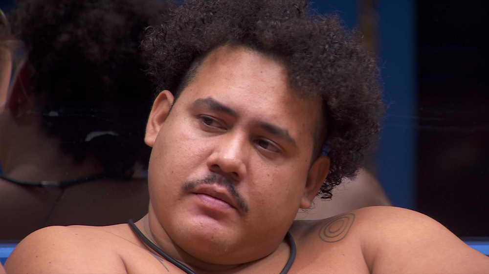 Pensativo, Lucas Henrique fala no BBB 24: ‘Meu maior receio é sair daqui odiado pelas pessoas que amo’