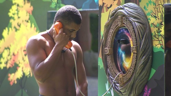 Big Fone toca no BBB 24, Davi atende o ‘trote’ e diverte a web: ‘Alugou um apartamento na mente de todo mundo’