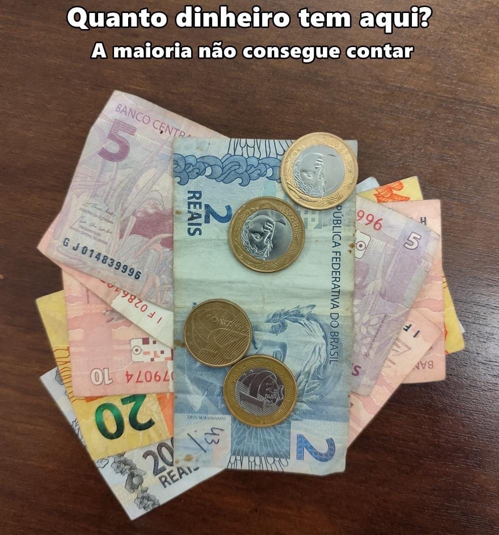 Quanto dinheiro tem na imagem, você consegue contar?