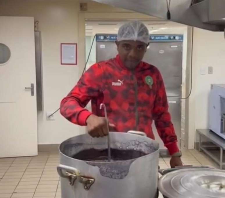 Davi Brito, campeão do BBB 24, vira cozinheiro em hospital no Rio Grande do Sul