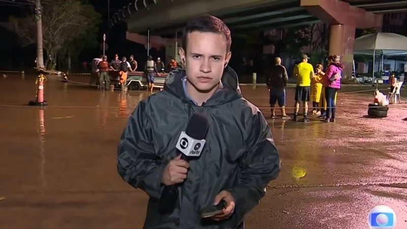 Repórter da Globo é hostilizado durante cobertura da tragédia no RS