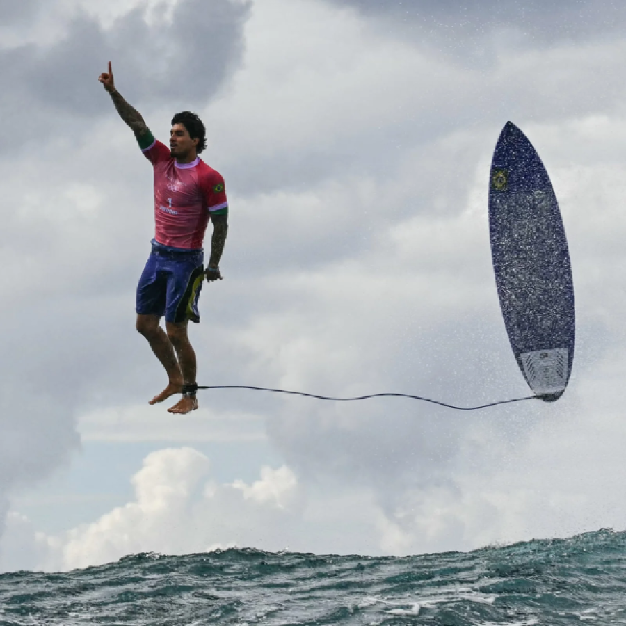 Saiba quem é o fotógrafo da icônica foto de Medina “voando” sobre o mar