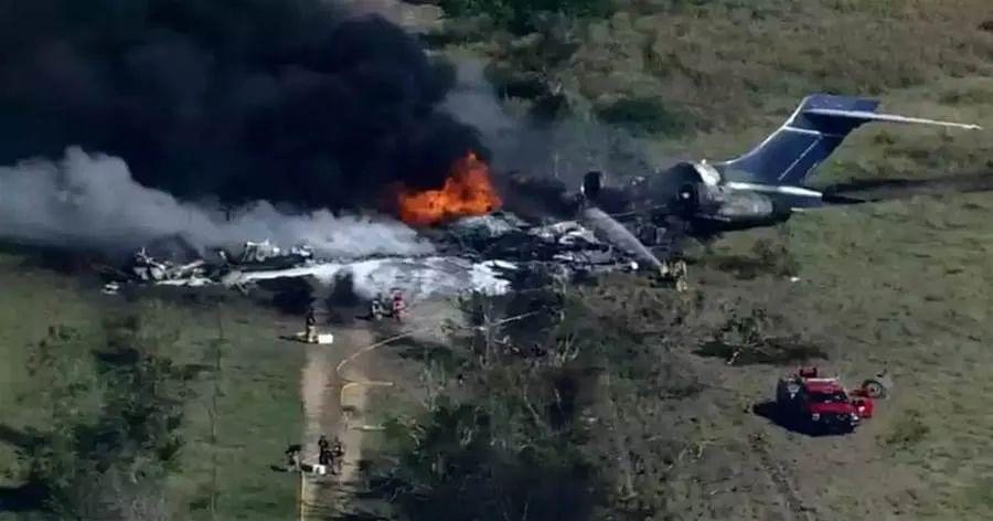 URGENTE: Infeliamente, mais um avião cai, todos morreram; a bosrdo estava o noss… Ver mais