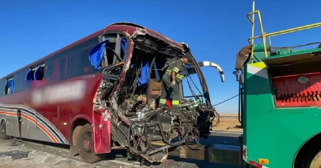 Acidente entre caminhão e ônibus deixa vítimas fatais e dezenas de feridos na BR-050