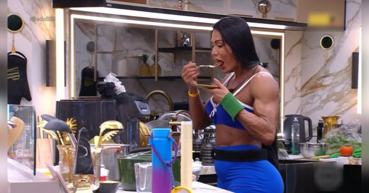 BBB25: Gracyanne Barbosa come frango cru e deixa o público espantado